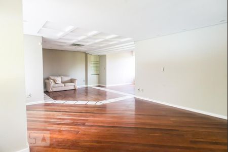 Sala de casa à venda com 3 quartos, 600m² em Jardim do Salso, Porto Alegre