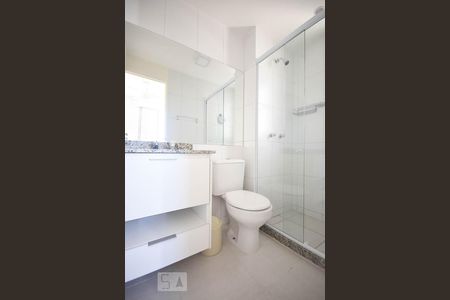 Banheiro suíte de apartamento à venda com 2 quartos, 64m² em Vila Praia, São Paulo