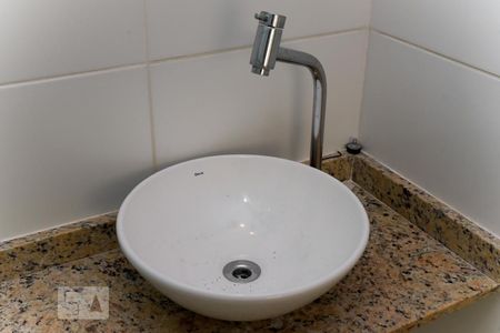Detalhe Pia Banheiro Social de apartamento à venda com 2 quartos, 100m² em Leblon, Rio de Janeiro