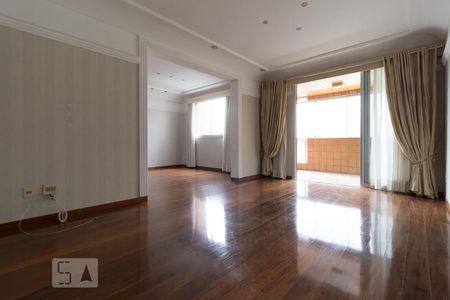 Apartamento à venda com 220m², 4 quartos e sem vagaSala