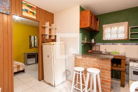 sala-cozinha de casa de condomínio para alugar com 1 quarto, 26m² em Lagoa da Conceição, Florianópolis