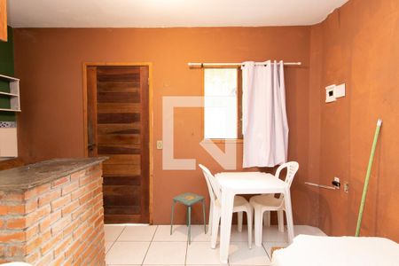 sala-cozinha de casa de condomínio para alugar com 1 quarto, 26m² em Lagoa da Conceição, Florianópolis