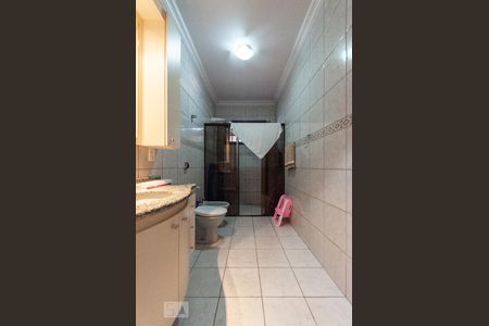 Banheiro de casa à venda com 4 quartos, 445m² em Vila Nogueira, Campinas