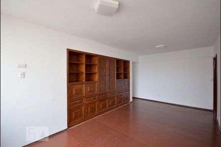 Apartamento para alugar com 75m², 2 quartos e 1 vagaSala