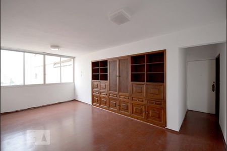 Apartamento para alugar com 75m², 2 quartos e 1 vagaSala