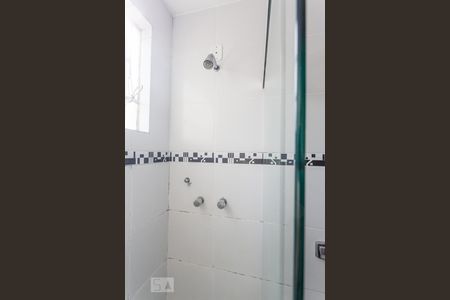 Banheiro de apartamento à venda com 1 quarto, 38m² em Menino Deus, Porto Alegre