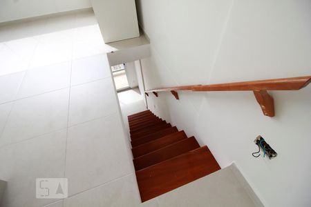 Escadas de apartamento para alugar com 1 quarto, 70m² em Jardim Ampliação, São Paulo