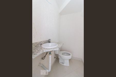 Lavabo de casa de condomínio para alugar com 3 quartos, 148m² em Uberaba, Curitiba