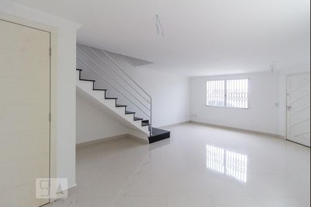 Sala de casa de condomínio para alugar com 3 quartos, 148m² em Uberaba, Curitiba