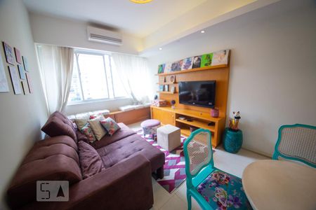 Sala  de apartamento à venda com 2 quartos, 75m² em Icaraí, Niterói