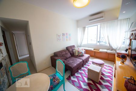 Sala  de apartamento à venda com 2 quartos, 75m² em Icaraí, Niterói