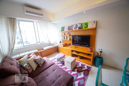 Sala  de apartamento à venda com 2 quartos, 75m² em Icaraí, Niterói