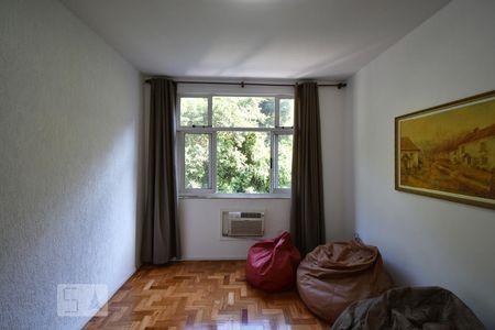 Sala  de apartamento para alugar com 2 quartos, 54m² em Icaraí, Niterói