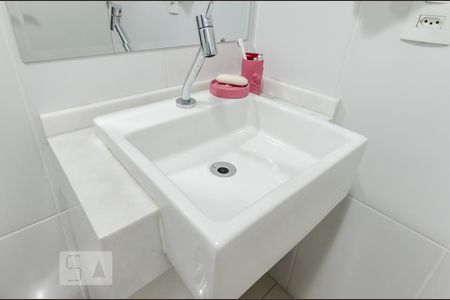 Banheiro de apartamento para alugar com 2 quartos, 45m² em Jaguaré, São Paulo