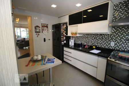 Cozinha de casa de condomínio à venda com 3 quartos, 180m² em Pechincha, Rio de Janeiro