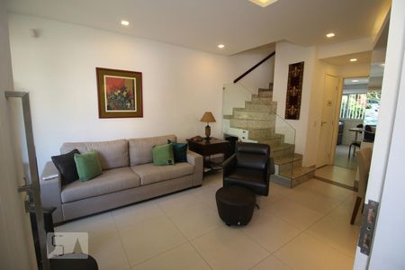 Sala de casa de condomínio à venda com 3 quartos, 180m² em Pechincha, Rio de Janeiro