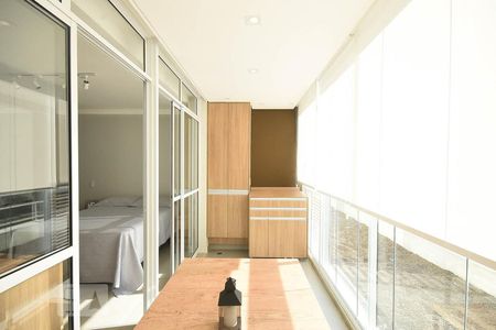 Varanda de kitnet/studio para alugar com 1 quarto, 35m² em Real Parque, São Paulo