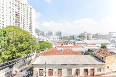 Vista sala de apartamento à venda com 1 quarto, 50m² em Estácio, Rio de Janeiro