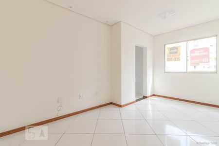 Sala de apartamento para alugar com 3 quartos, 80m² em Fernão Dias, Belo Horizonte