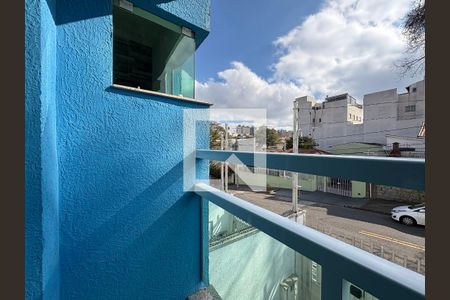 Sacada de casa à venda com 3 quartos, 137m² em Vila Alzira, Santo André