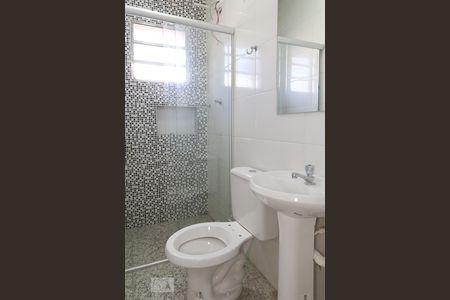 Banheiro de casa de condomínio para alugar com 2 quartos, 40m² em Jardim Japão, São Paulo