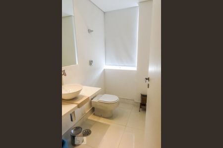 Lavabo de apartamento para alugar com 3 quartos, 180m² em Jardim Europa, São Paulo