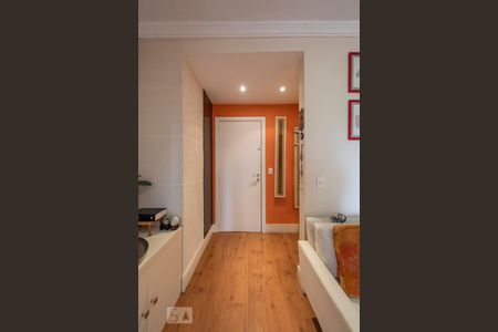 Hall de entrada de apartamento à venda com 3 quartos, 120m² em Vila Suzana, São Paulo