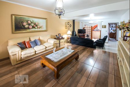 Sala De estar de casa à venda com 4 quartos, 300m² em Morro do Espelho, São Leopoldo