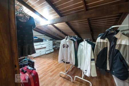 Closet piso superior de casa à venda com 4 quartos, 300m² em Morro do Espelho, São Leopoldo