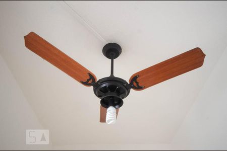 Apartamento para alugar com 126m², 3 quartos e 1 vaga Apartamento para alugar com 126m², 3 quartos e 1 vagaVentilador de teto do quarto de serviço