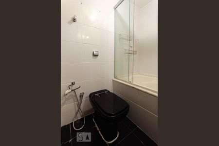 Banheiro social de apartamento à venda com 3 quartos, 126m² em Lagoa, Rio de Janeiro