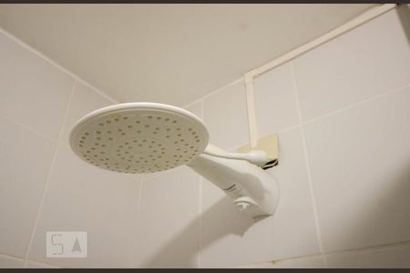 Chuveiro no banheiro de apartamento à venda com 3 quartos, 126m² em Lagoa, Rio de Janeiro