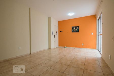 Sala de apartamento para alugar com 2 quartos, 70m² em Coqueiros, Florianópolis