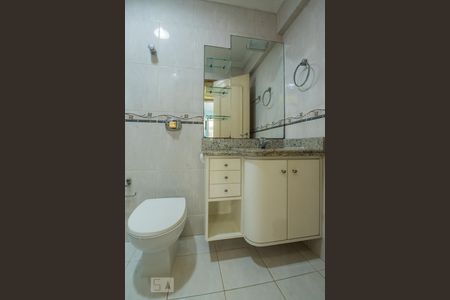 Banheiro de apartamento para alugar com 3 quartos, 105m² em Capoeiras, Florianópolis