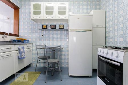 Cozinha de apartamento para alugar com 1 quarto, 52m² em Vila Ipiranga, Porto Alegre