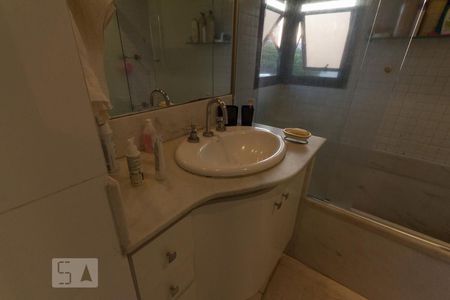 Apartamento para alugar com 144m², 4 quartos e 2 vagas Apartamento para alugar com 144m², 4 quartos e 2 vagasBanheiro (Suíte)