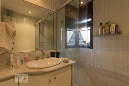 Apartamento para alugar com 144m², 4 quartos e 2 vagas Apartamento para alugar com 144m², 4 quartos e 2 vagasBanheiro (Suíte)