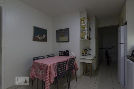 Apartamento para alugar com 144m², 4 quartos e 2 vagas Apartamento para alugar com 144m², 4 quartos e 2 vagasCozinha