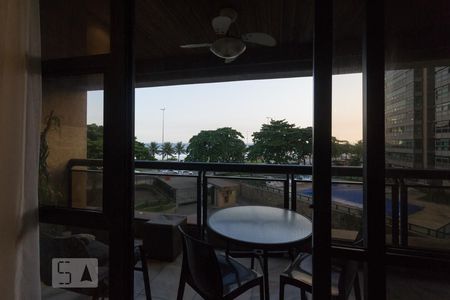 Apartamento para alugar com 144m², 4 quartos e 2 vagas Apartamento para alugar com 144m², 4 quartos e 2 vagasVaranda