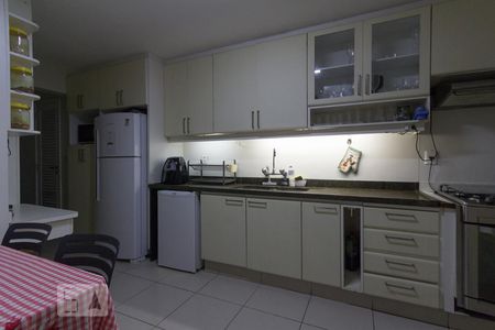 Apartamento para alugar com 144m², 4 quartos e 2 vagas Apartamento para alugar com 144m², 4 quartos e 2 vagasCozinha