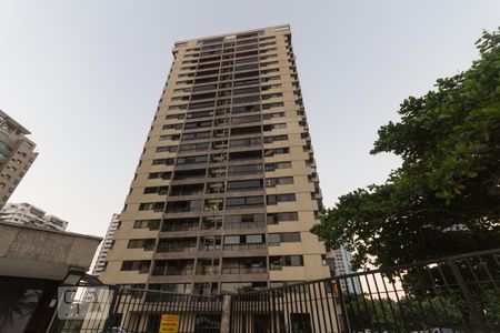 Apartamento para alugar com 144m², 4 quartos e 2 vagas Apartamento para alugar com 144m², 4 quartos e 2 vagasFachada