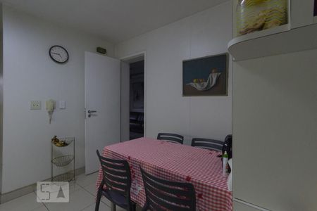 Apartamento para alugar com 144m², 4 quartos e 2 vagas Apartamento para alugar com 144m², 4 quartos e 2 vagasCozinha