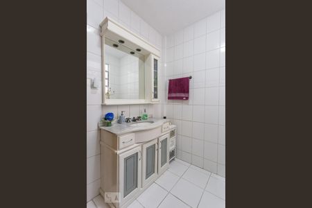 Banheiro de apartamento à venda com 3 quartos, 124m² em Santana, Porto Alegre