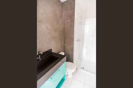 Banheiro de apartamento à venda com 2 quartos, 56m² em Sarandi, Porto Alegre