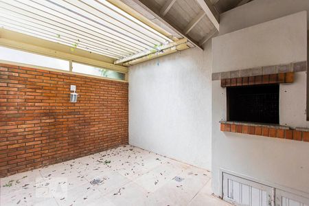 Área externa de casa de condomínio à venda com 3 quartos, 140m² em Teresópolis, Porto Alegre