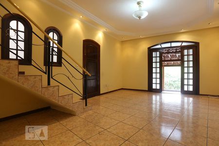 Sala de casa à venda com 3 quartos, 175m² em Vila Osasco, Osasco