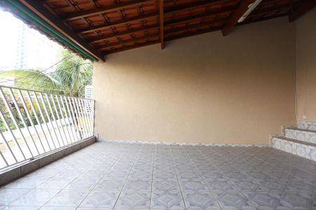 Varanda de casa à venda com 3 quartos, 175m² em Vila Osasco, Osasco