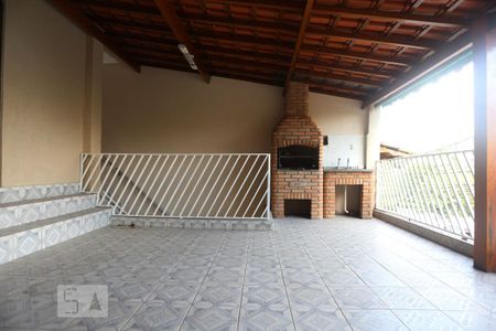 Varanda de casa à venda com 3 quartos, 175m² em Vila Osasco, Osasco