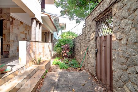 Entrada de casa para alugar com 6 quartos, 280m² em Floresta, Belo Horizonte