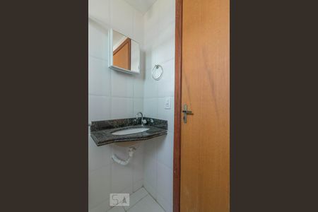 Banheiro  de apartamento à venda com 2 quartos, 55m² em Fernao Dias, Belo Horizonte